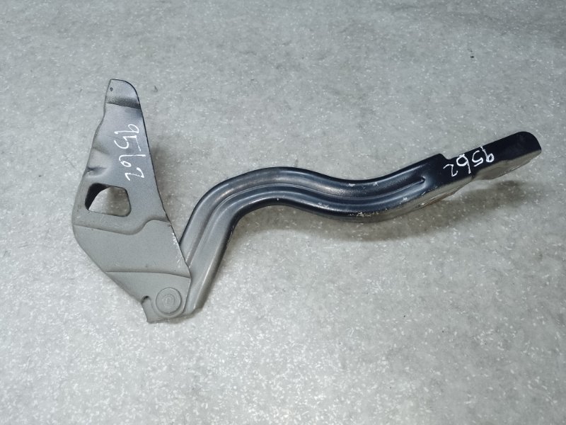 Петля капота левая ACCENT RB 10- 2014 ХЭТЧБЭК 1.6 G4FD Петля капота левая ACCENT RB 10- 2014 ХЭТЧБЭК 1.6 G4FD