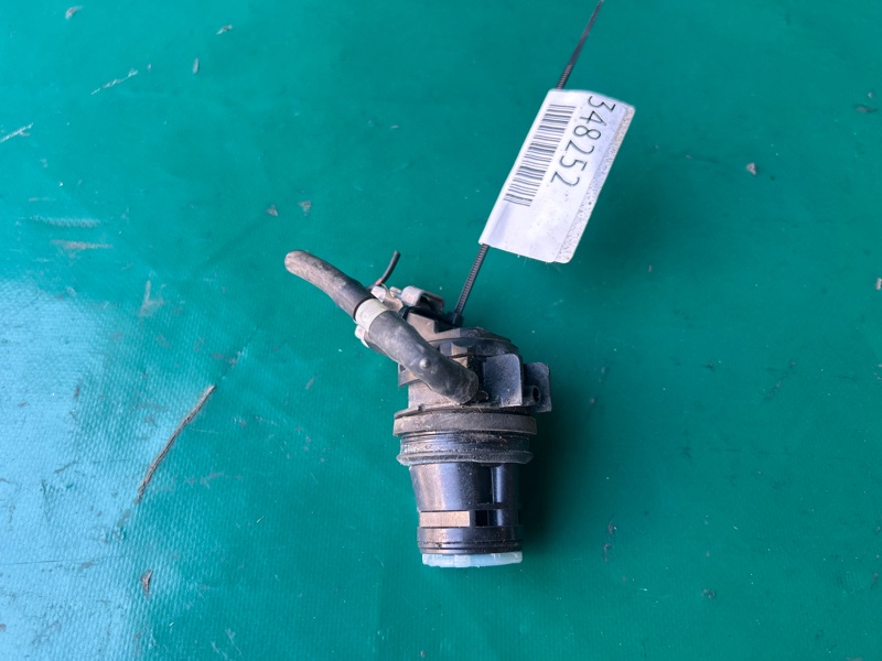 Запчасть насос омывателя стекла TOYOTA LAND CRUISER PRADO 120 02-09 85330-60190 Б/У Насос омывателя стекла TOYOTA LAND CRUISER PRADO 120 02-09 85330-60190 Б/У