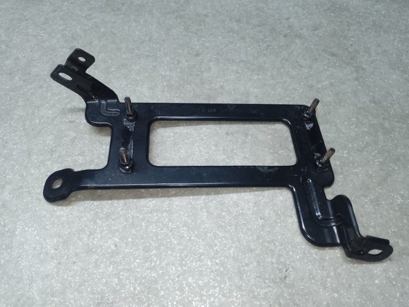 Кронштейн HYUNDAI ACCENT RB 10- 2014 ХЭТЧБЭК 1.6 G4FD 39109-2B270 Б/У