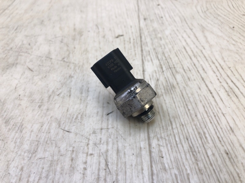 Датчик давления кондиционера NISSAN PATHFINDER R52 12-21 2013 3.5 VQ35DE 92136AA000 Б/У