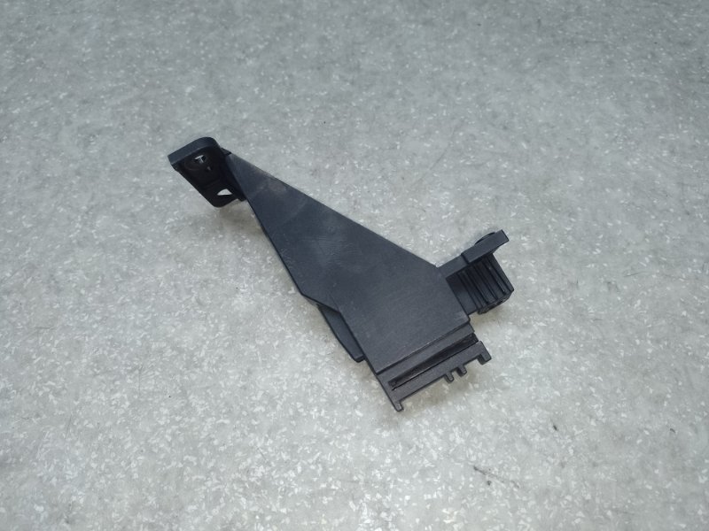 Кронштейн противотуманной фары левый ELANTRA MD 10-15 2013 1.8 G4NB