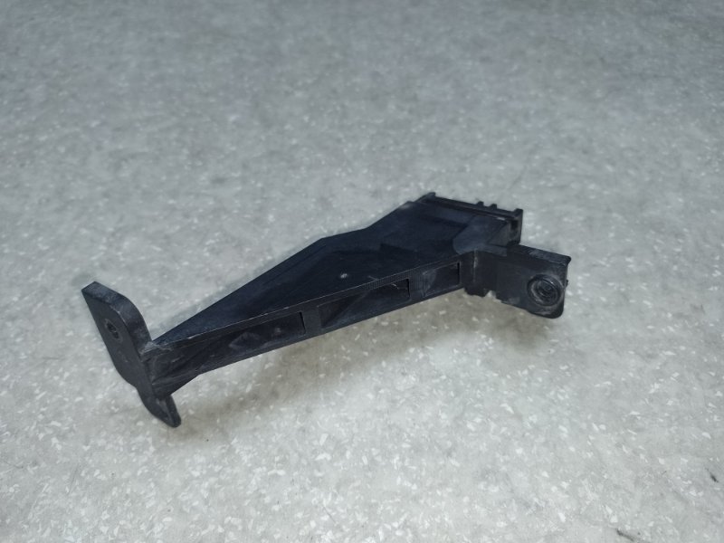 Кронштейн противотуманной фары правый ELANTRA MD 10-15 2013 1.8 G4NB