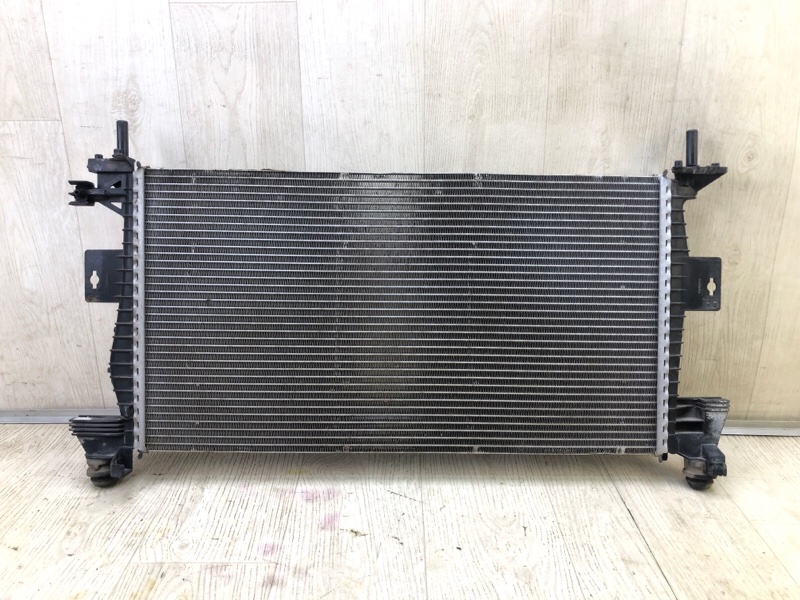 Радиатор основной FORD FOCUS 10-18 BV61-8005-AD Б/У