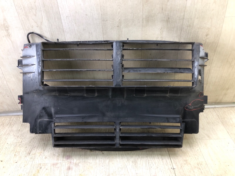 Жалюзи радиатора FORD FOCUS 10-18 BM518475-AG Б/У
