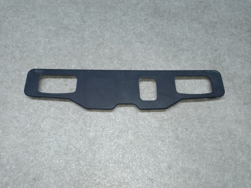 Панель подсветки номера NISSAN X-TRAIL/ROGUE T32 13-20 2016 2.5 QR25DE 90914-4BA2A Б/У