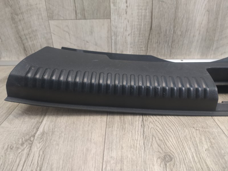 Накладка крышки багажника JETTA USA 10-17 2011 CBTA 2.5L