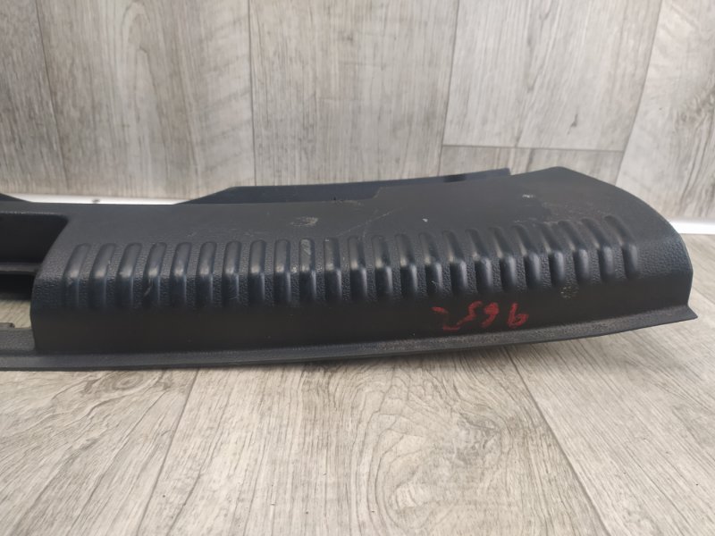 Накладка крышки багажника JETTA USA 10-17 2011 CBTA 2.5L