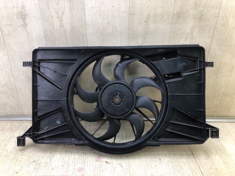 Диффузор вентилятора основного радиатора FORD FOCUS 10-18 2017 2.0 C20HDEX CV61-8C607-BA Б/У