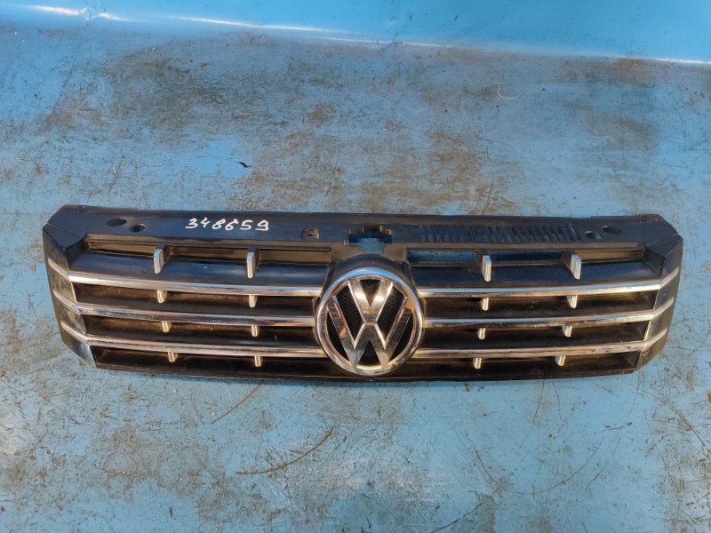 Решетка радиатора VOLKSWAGEN PASSAT B7 11-15 561853651C OQE Б/У
