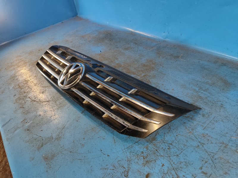 Решетка радиатора VOLKSWAGEN PASSAT B7 11-15