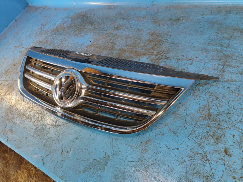 Решетка радиатора VOLKSWAGEN TIGUAN 08-17