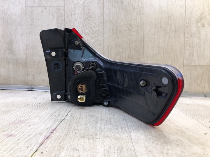 Фонарь наружный левый SIENNA 11-16 2014 3.5 2GR-FE