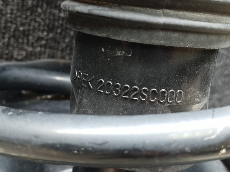 Амортизатор передний правый FORESTER 12-19 2013 2.5 FB25B