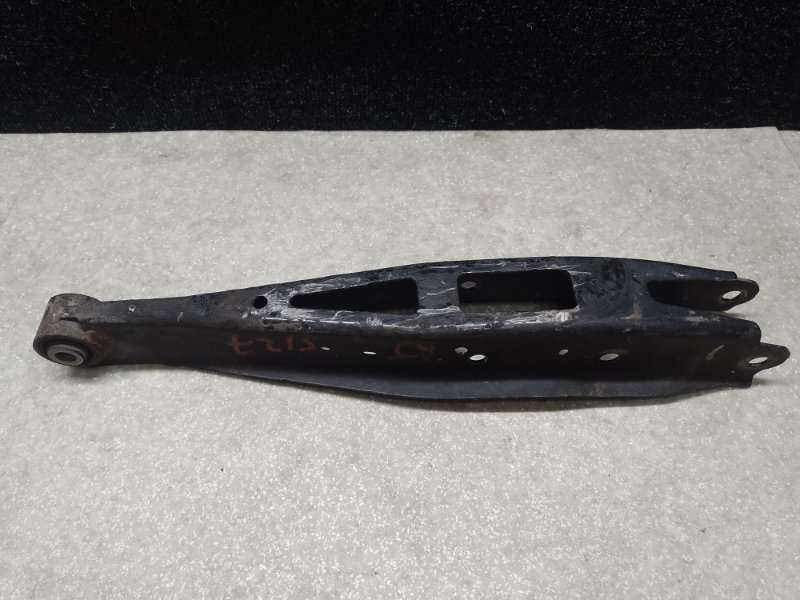 Рычаг задней подвески поперечный нижний SUBARU FORESTER 12-19 2013 2.5 FB25B 20250FG042 Б/У