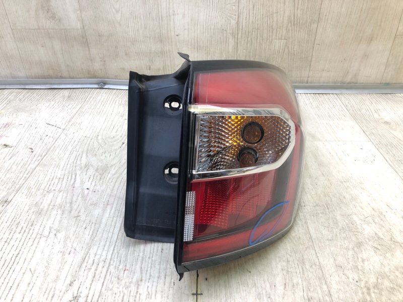 Фонарь наружный правый ESCAPE 12-19 2018 T15HDTX