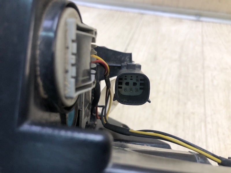 Фонарь наружный правый ESCAPE 12-19 2018 T15HDTX