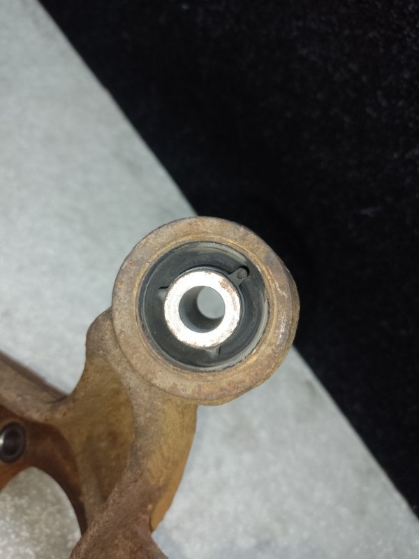 Цапфа задняя левая FORESTER 12-19 2013 2.5 FB25B