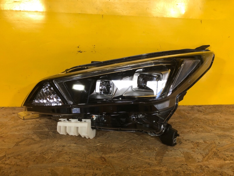 Фара левая NISSAN LEAF 18- 26060 5SH5B Б/У