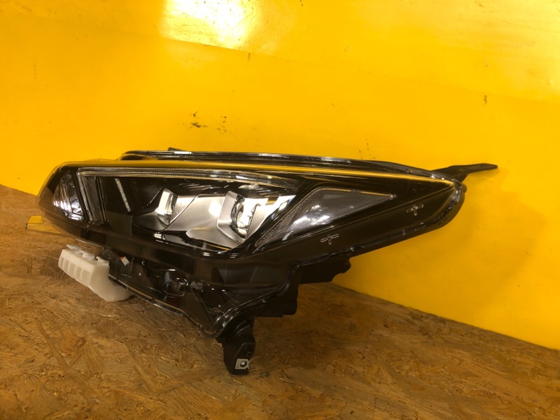 Фара левая LEAF 18-