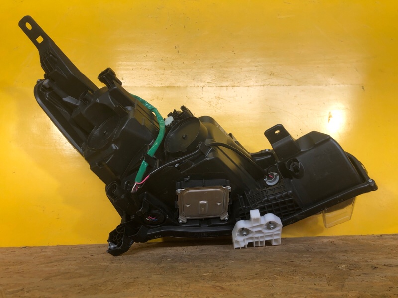 Фара левая LEAF 18-