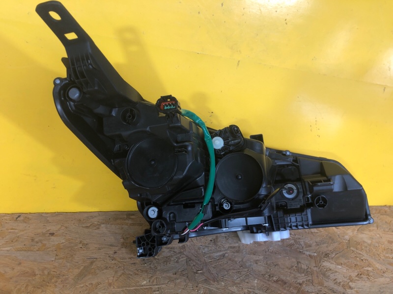 Фара левая LEAF 18-