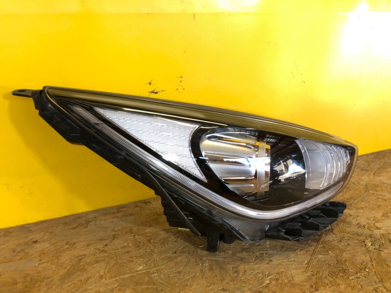 Фара правая NIRO 16-