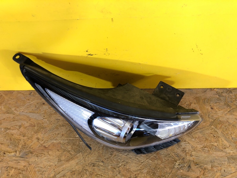 Фара правая NIRO 16-