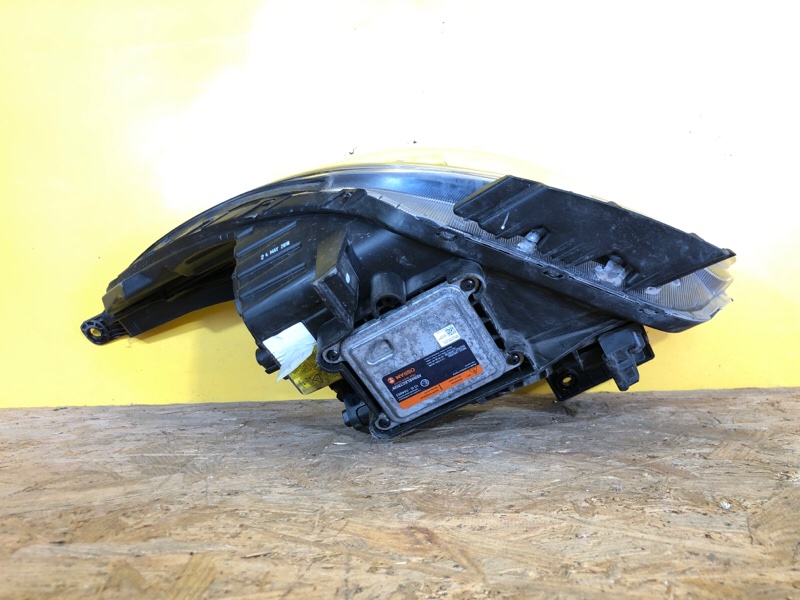 Фара правая NIRO 16-