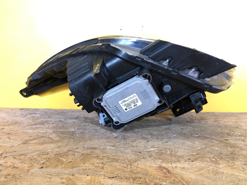 Фара правая NIRO 16-