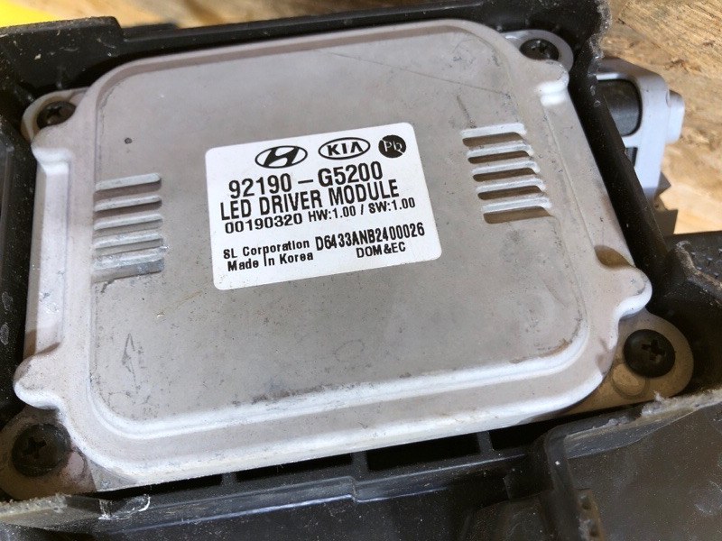 Фара правая NIRO 16-