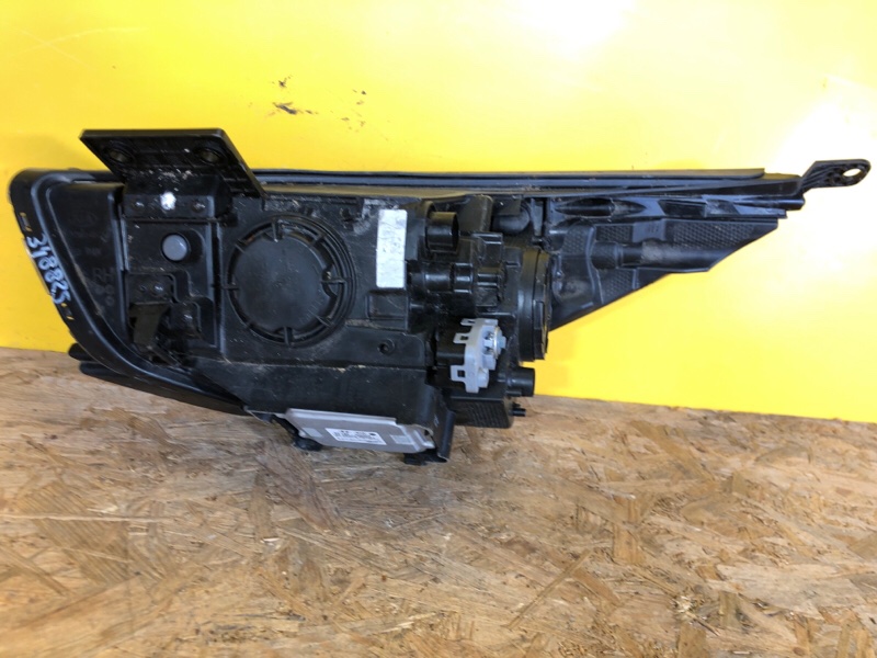 Фара правая NIRO 16-