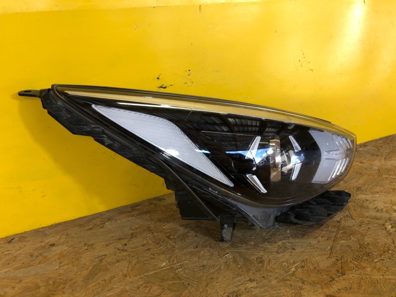 Фара правая NIRO 16-