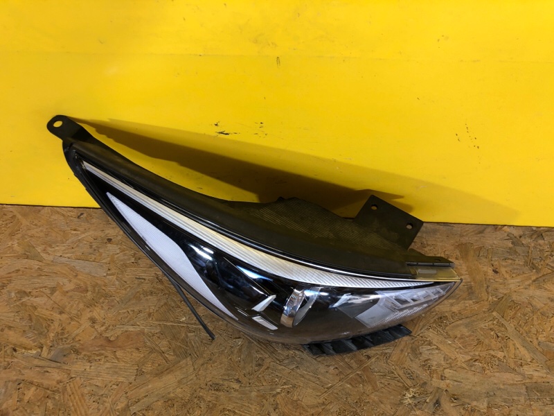 Фара правая NIRO 16-