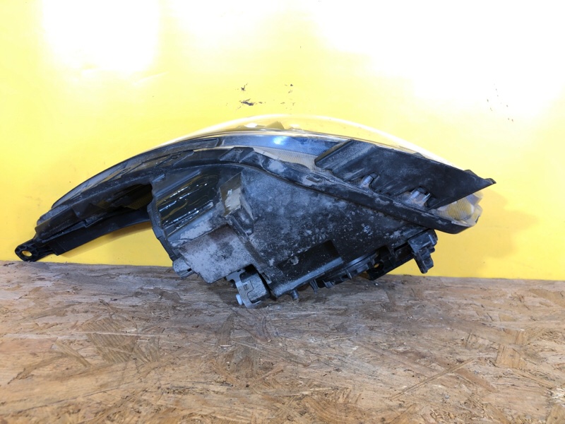 Фара правая NIRO 16-