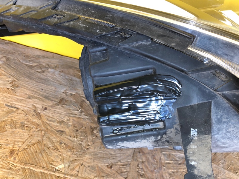 Фара правая NIRO 16-