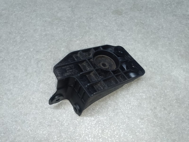 Крепление радиатора правое SORENTO UM 14- 2017 2.4 G4KJ