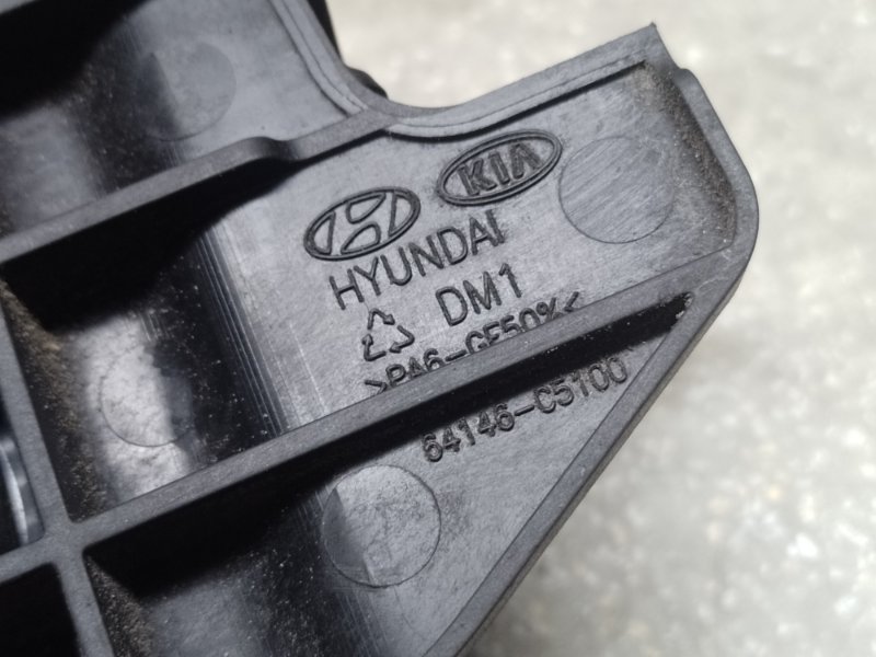 Крепление радиатора правое KIA SORENTO UM 14- 2.4 G4KJ