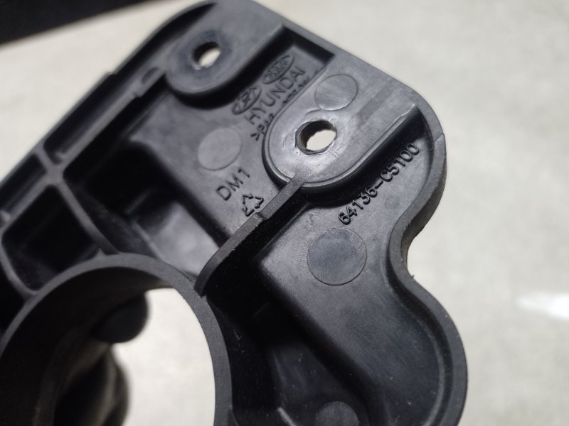 Крепление радиатора левое KIA SORENTO UM 14- 2.4 G4KJ