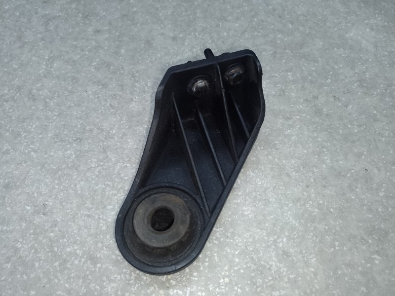 Крепление радиатора правое KIA SORENTO UM 14- 2.4 G4KJ