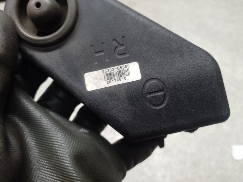 Крепление радиатора правое SORENTO UM 14- 2017 2.4 G4KJ