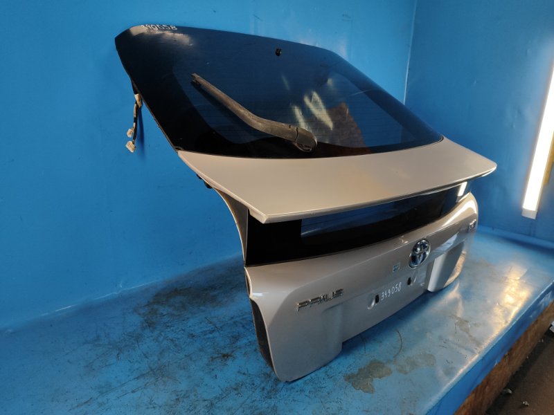 Крышка багажника TOYOTA PRIUS 16- Крышка багажника TOYOTA PRIUS 16-
