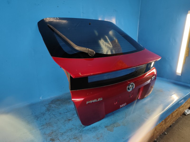 Крышка багажника TOYOTA PRIUS 16- Крышка багажника TOYOTA PRIUS 16-
