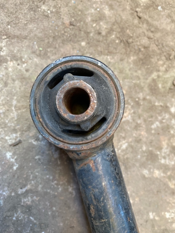 Рычаг задней подвески продольный задний правый TOYOTA VENZA 09-16 Рычаг задней подвески продольный задний правый TOYOTA VENZA 09-16