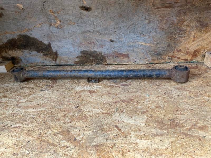 Рычаг задней подвески продольный задний правый GX470 02-09 Рычаг задней подвески продольный задний правый GX470 02-09