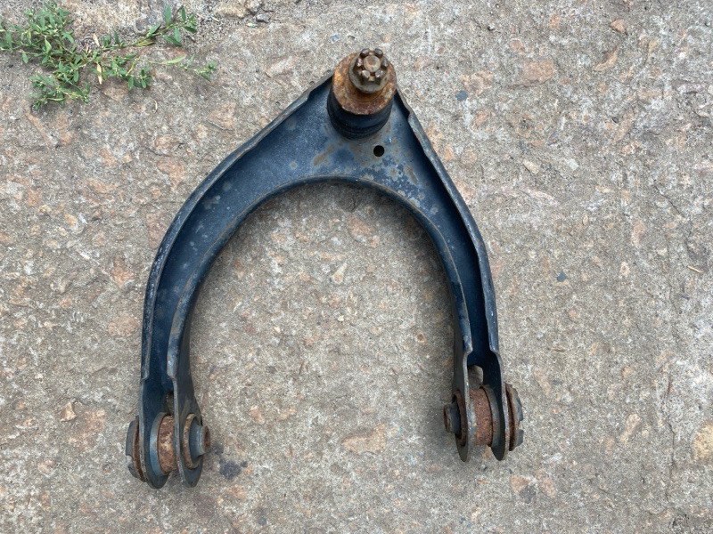 Рычаг передней подвески верхний передний левый IS250/350 05-13