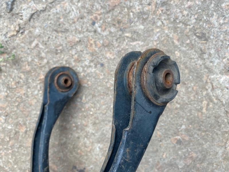 Рычаг передней подвески верхний передний левый IS250/350 05-13