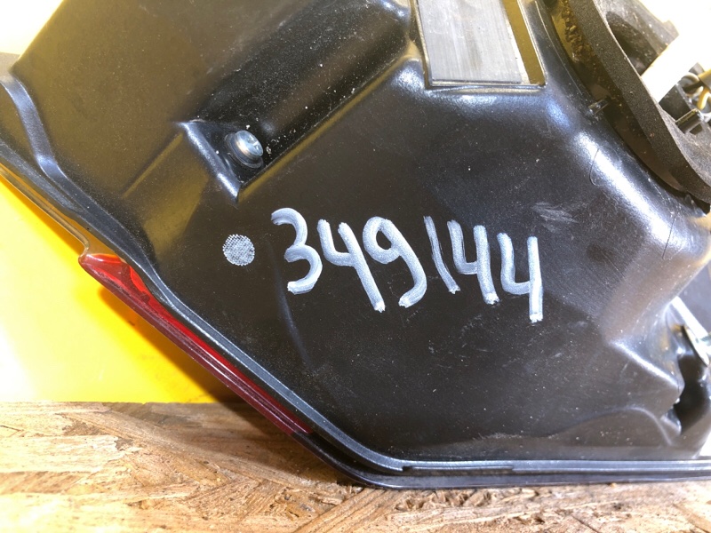 Фонарь внутренний левый RX350/450 15-22