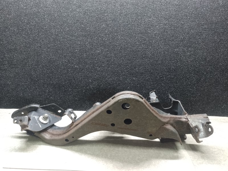 Рычаг задней подвески продольный правый X-TRAIL/ROGUE T32 13-20 2016 2.5 QR25DE Рычаг задней подвески продольный правый X-TRAIL/ROGUE T32 13-20 2016 2.5 QR25DE