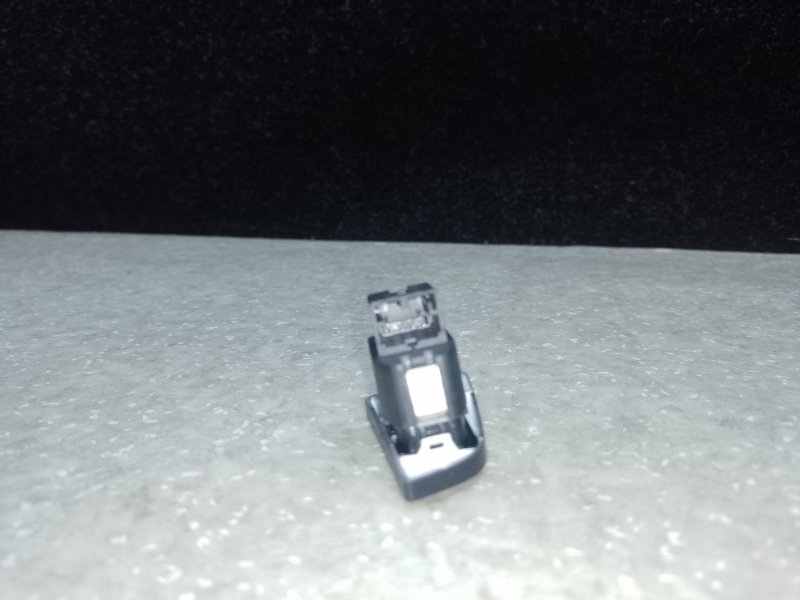 Кнопка центрального замка передняя правая Q5 08-16 2014 CPMB 2.0 TFSI