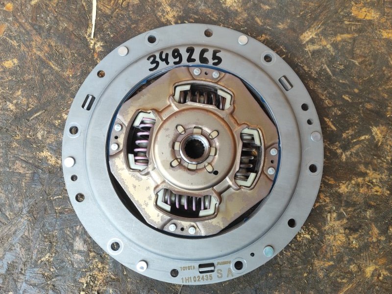 Диск сцепления LEXUS CT200 11-17 31270-47060 Б/У